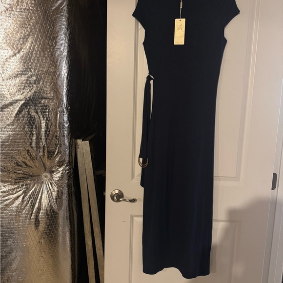 Chic Navy Cap Sleeve Midi Dress - Picture 1 of 3
